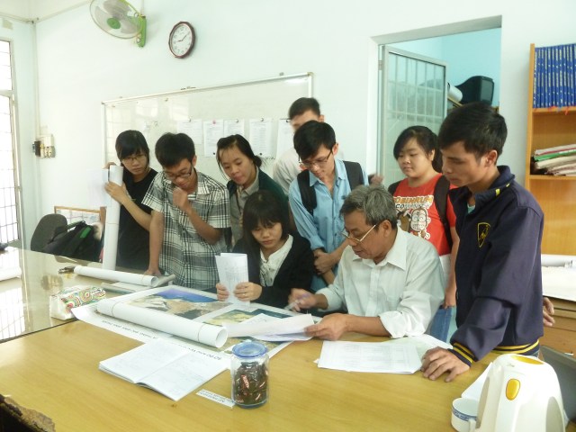 Trao đổi công việc trước thực địa