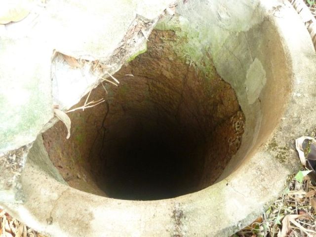 Giếng cổ xây bằng đá ong tại Phổ Vinh