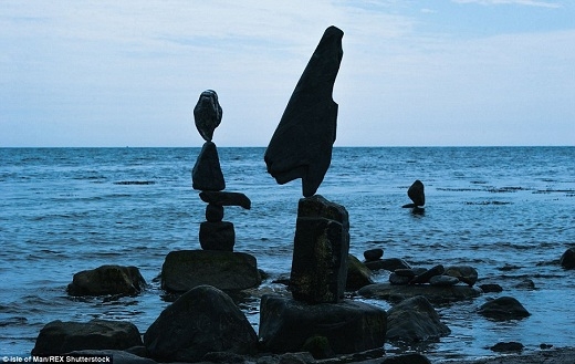 Những tác phẩm này được lấy cảm hứng từ sự yên bình tuyệt đối cùng vẻ đẹp thiên nhiên kì vĩ của hòn đảo Man.