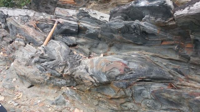 Đá biến chất tướng epidot_amphibolit tại Biển Rạng