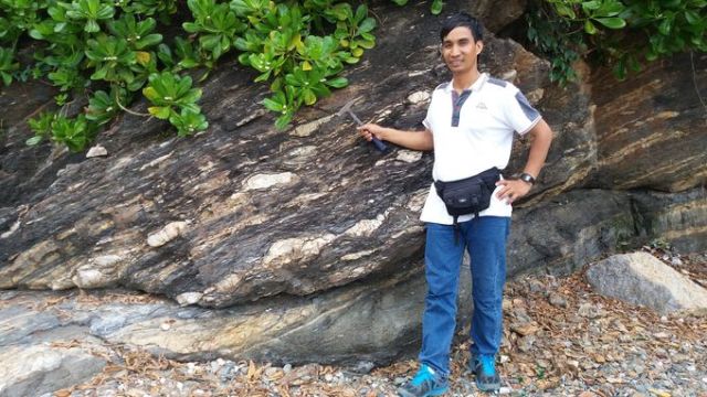 Mạch thạch anh có cấu tạo khúc rồi