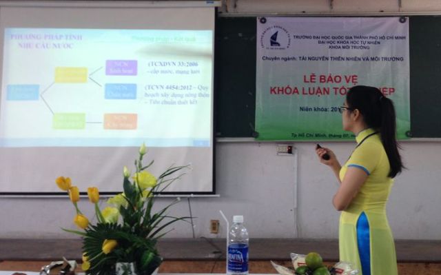 Bạn Ánh Nguyệt trình bày đề tài Nhu cầu sử dụng nước nông nghiệp và sinh hoạt huyện Eah'leo, tỉnh Đaklak