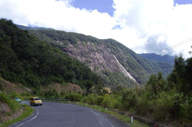 Một đoạn đèo Khánh Lê (ảnh: Tự Thành)