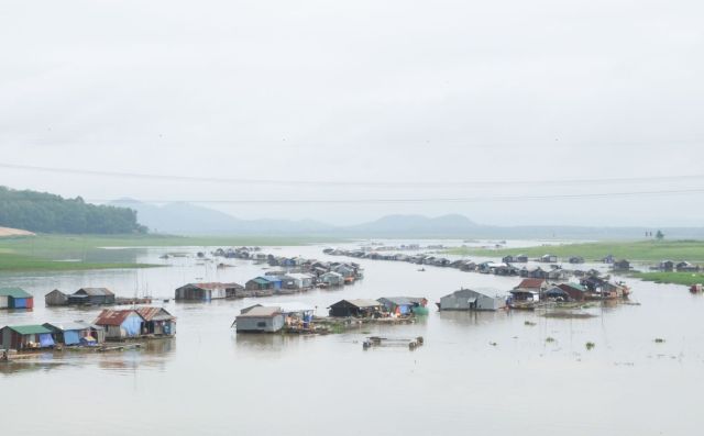 Sáng sớm mù sương trên Làng chài La Ngà (a. Tự Thành)