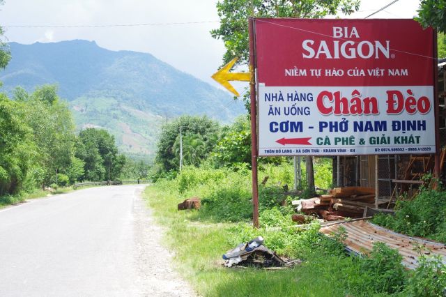 Quán Chân Đèo của công Nguyễn Luật