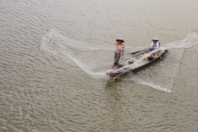 Hình 11: Quăng lưới (Nguồn: DungSilk)