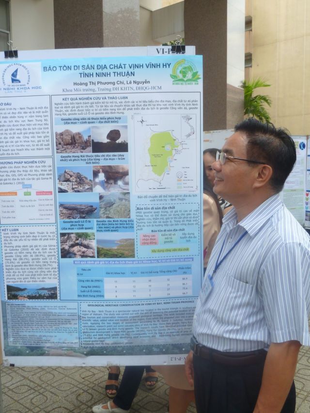 Thày Cảnh đánh giá cao poster này