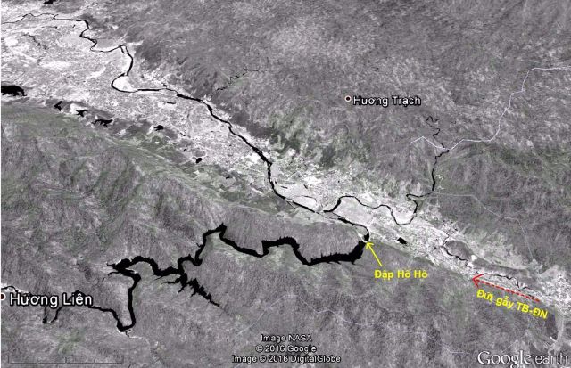 Hình 7: Đập Hố Hô gần như nằm trên đường đứt gẫy. Ảnh Google Earth 10.06.2011