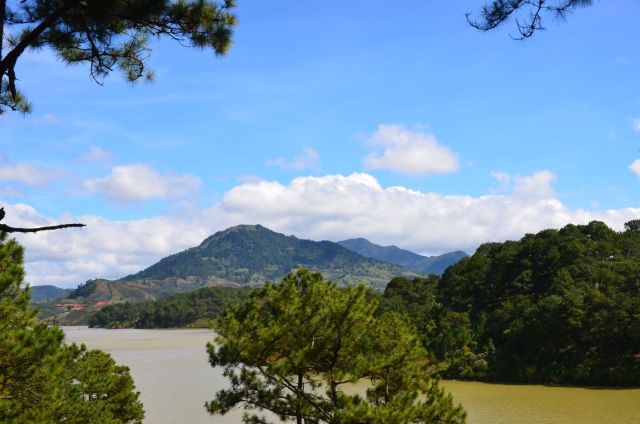 Langbiang nhìn từ Suối Vàng