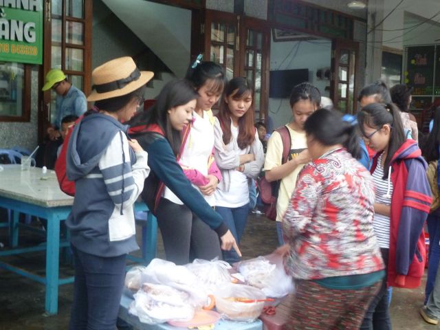 Mua Chả cá thu - đặc sản Cổ Thạch